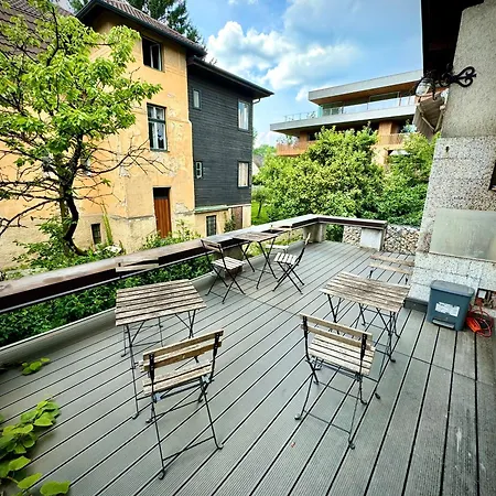 旅馆 Tesla House *