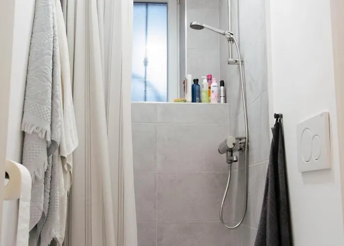 Tesla House 旅馆 *