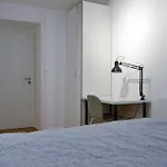 Tesla House ホステル