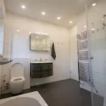Tesla House ホステル