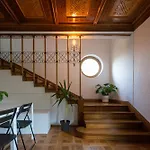 Tesla House ホステル *