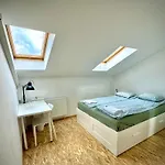 Hostal Tesla House