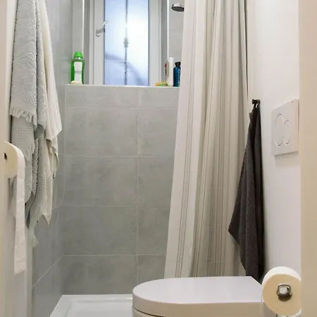 Tesla House Хостел Любляна