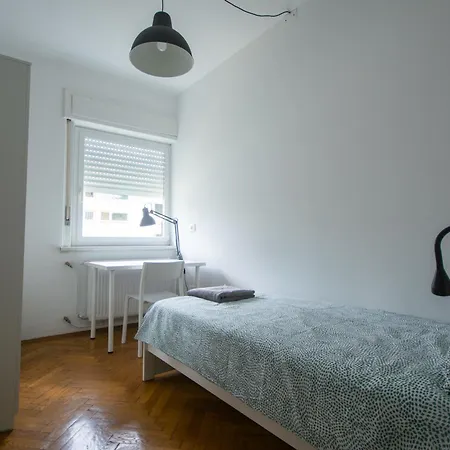 Tesla House Hostel *