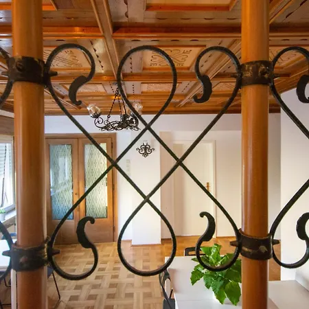 Хостел Tesla House *