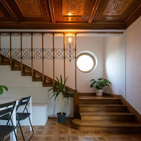 Tesla House 호스텔 *