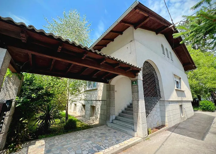 Tesla House * ليوبليانا