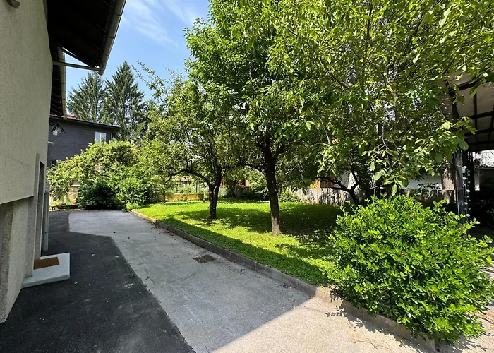 بيت شباب Tesla House ليوبليانا