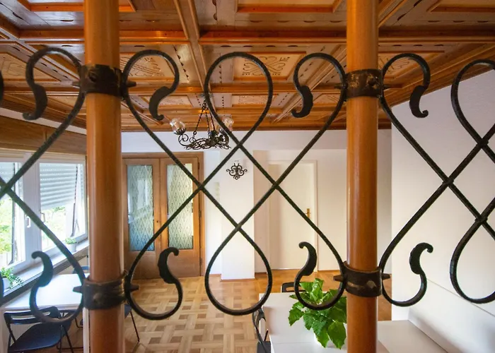 بيت شباب Tesla House *