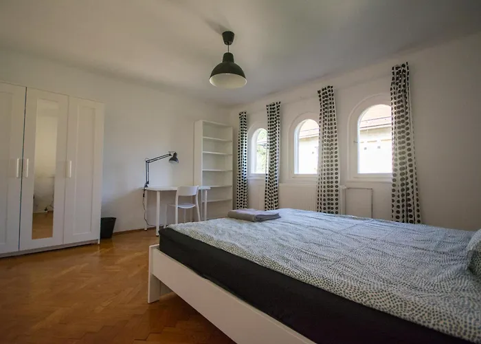 Tesla House بيت شباب ليوبليانا