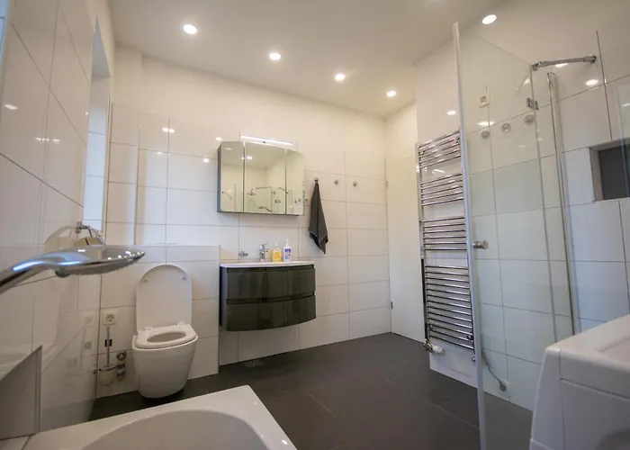 Tesla House بيت شباب