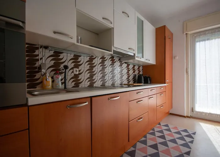 بيت شباب Tesla House ليوبليانا