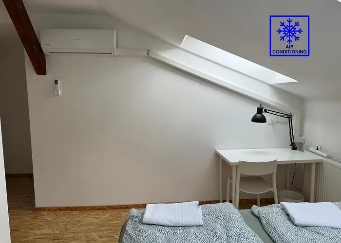 بيت شباب Tesla House ليوبليانا