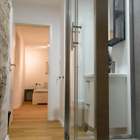 Tesla House Vandrarhem *