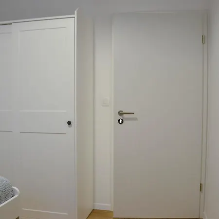 Tesla House بيت شباب