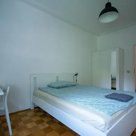 Vandrarhem Tesla House