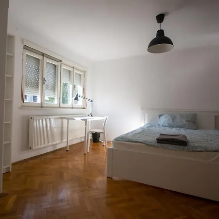 Tesla House Vandrarhem