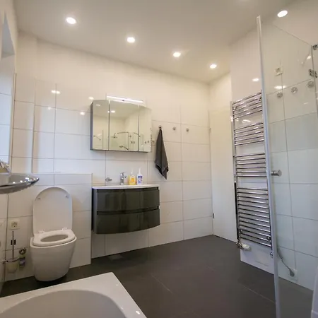 Tesla House بيت شباب