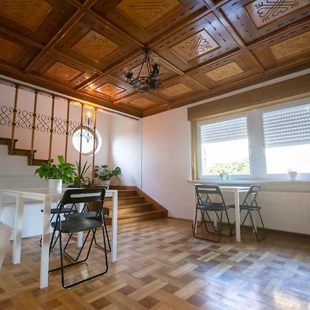 Tesla House Vandrarhem