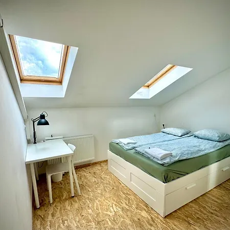 Vandrarhem Tesla House