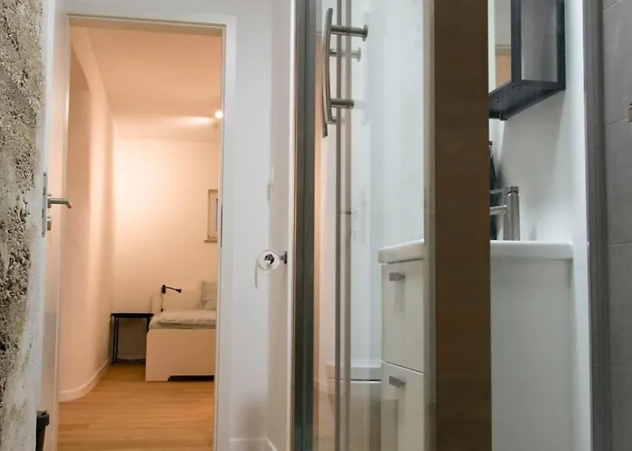 Tesla House אכסניה *