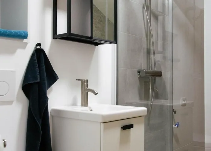 אכסניה Tesla House *