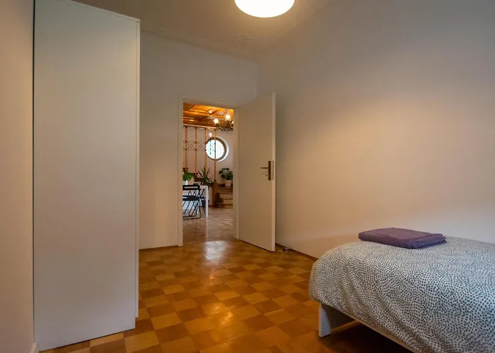 אכסניה Tesla House