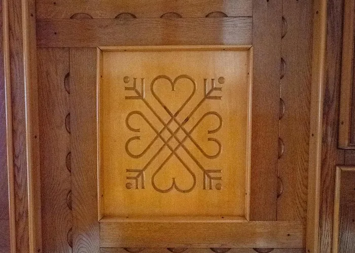 אכסניה Tesla House *